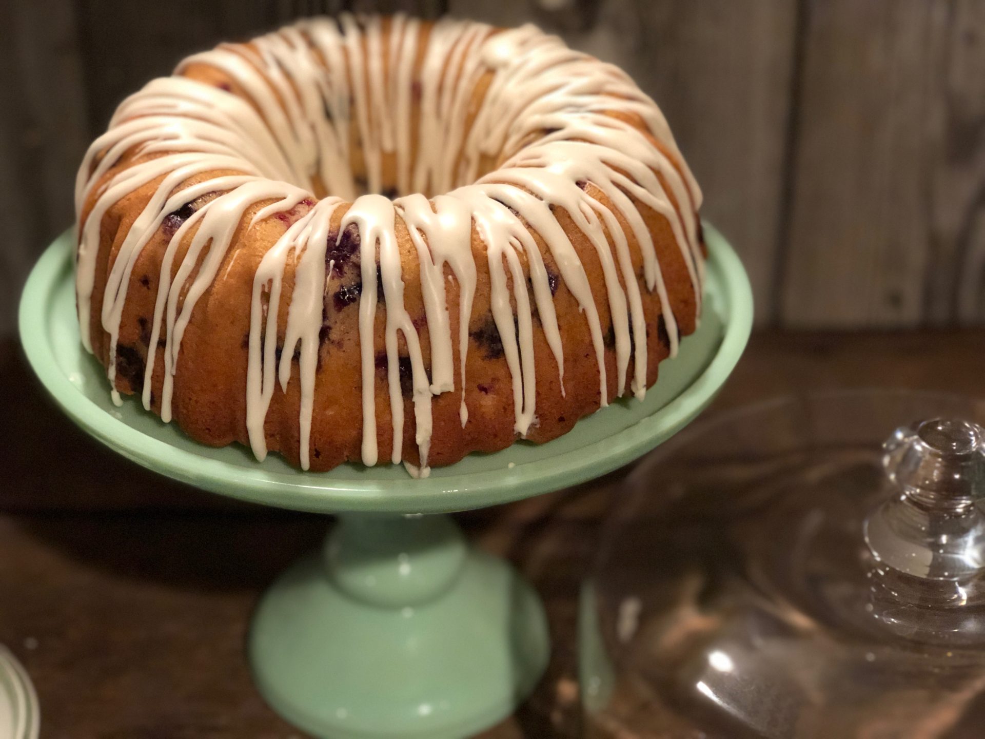 Glazed Fresh Berry Coffee Cake from Farmwife Feeds is full of fresh blueberries and raspberries, super simple to make. #recipe #cake #coffeecake #fruit