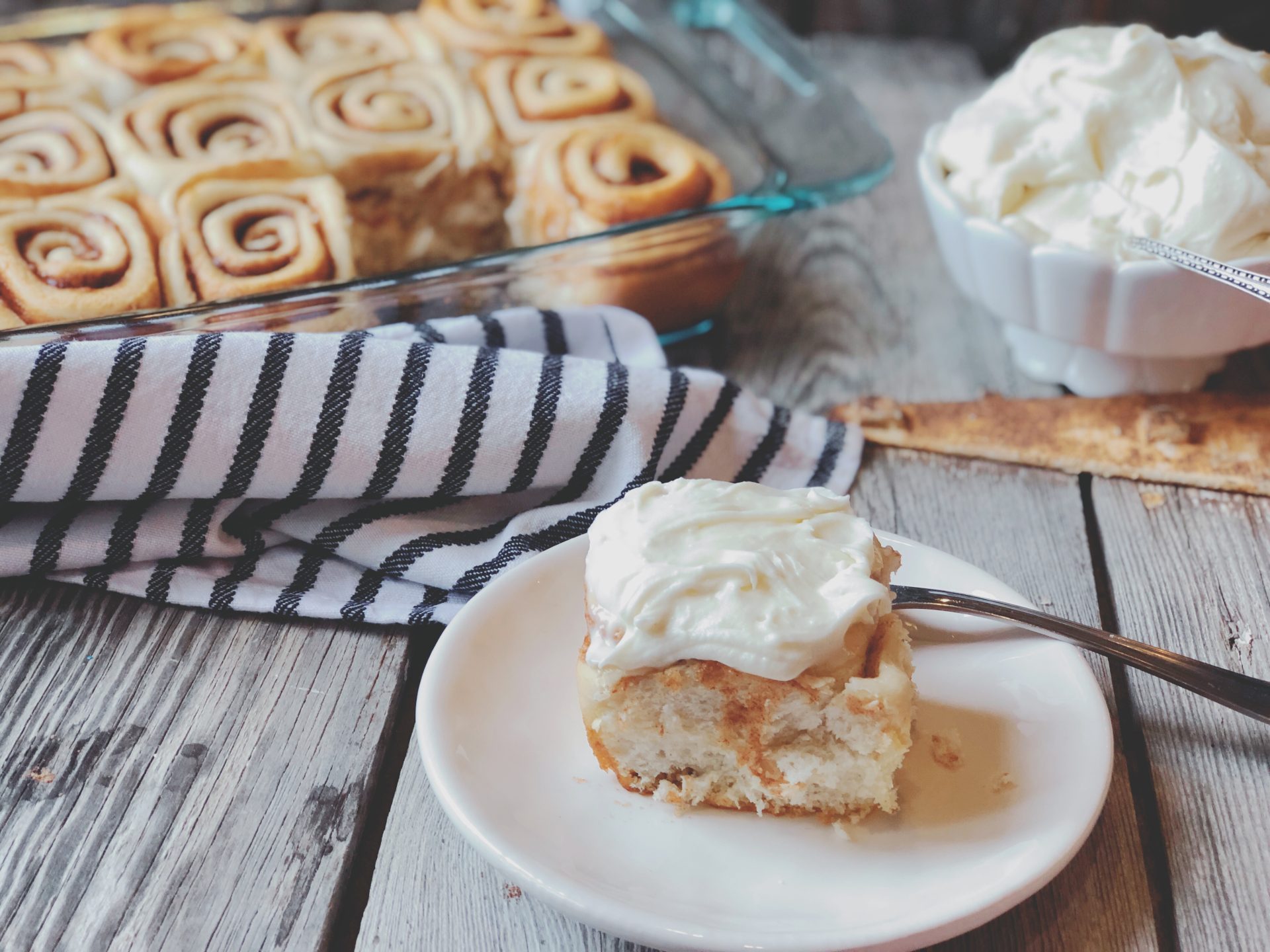 Cake Mix Cinnamon Rolls from Farmwife Feeds, a homemade cinnamon roll using a cake box mix that is fluffy and delicious! #cinnamonroll #cakemix